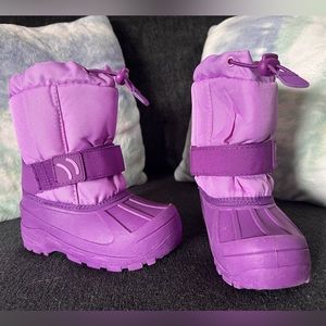 Kids purple snow boots, size 11/12.
